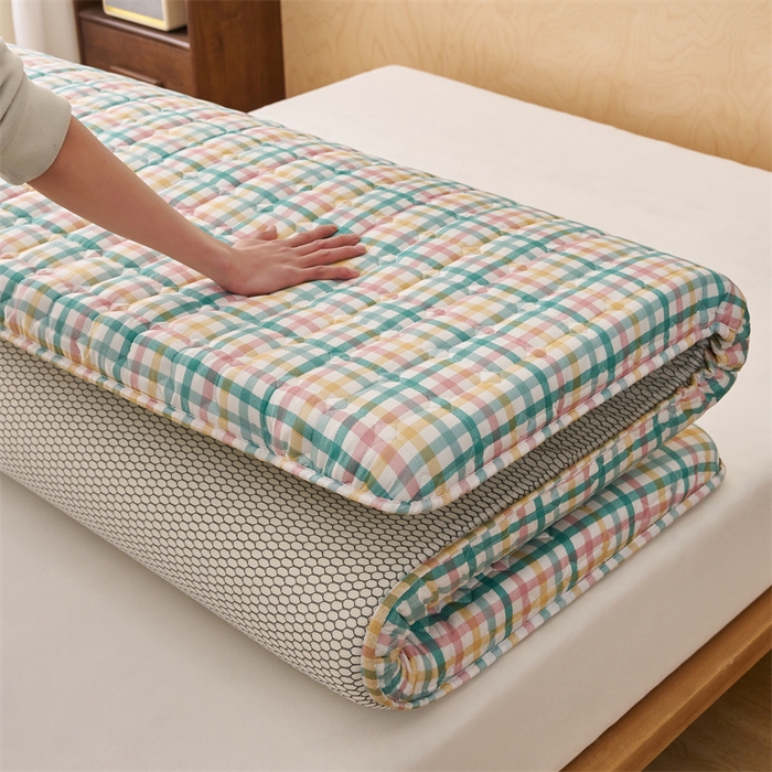 91家纺网 家纺一手货源 找家纺 艺博床垫 2025新款水洗棉棉花床垫成人款 冰淇淋格