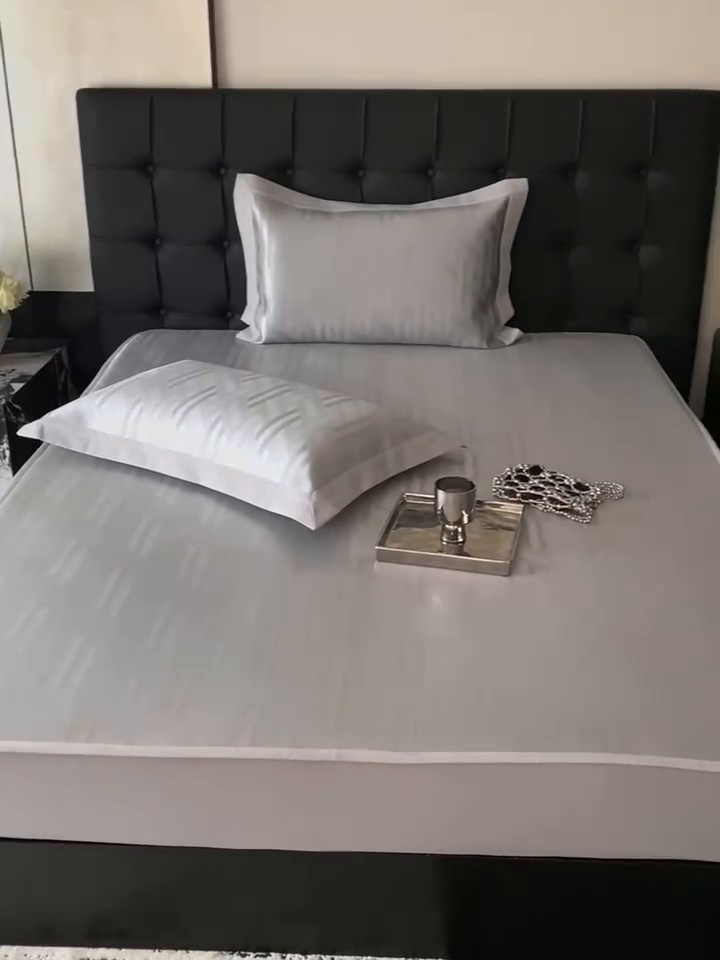 91家纺网 家纺一手货源 找家纺 由有家居 2025新款A类轻奢高精密7A抗菌色织可水洗冰丝床笠款凉席三件套 都市