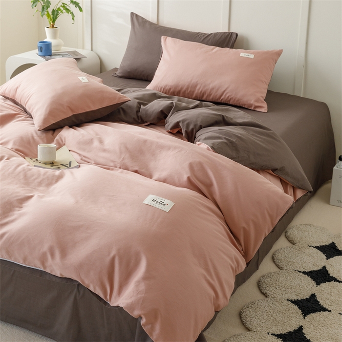 91家纺网 家纺一手货源 找家纺 798家纺 2026新款全棉13070纯色双拼系列四件套场景一 豆沙+深灰