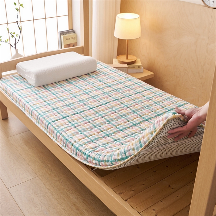 91家纺网 家纺一手货源 找家纺 艺博床垫 2025新款水洗棉棉花学生床垫 冰淇淋格