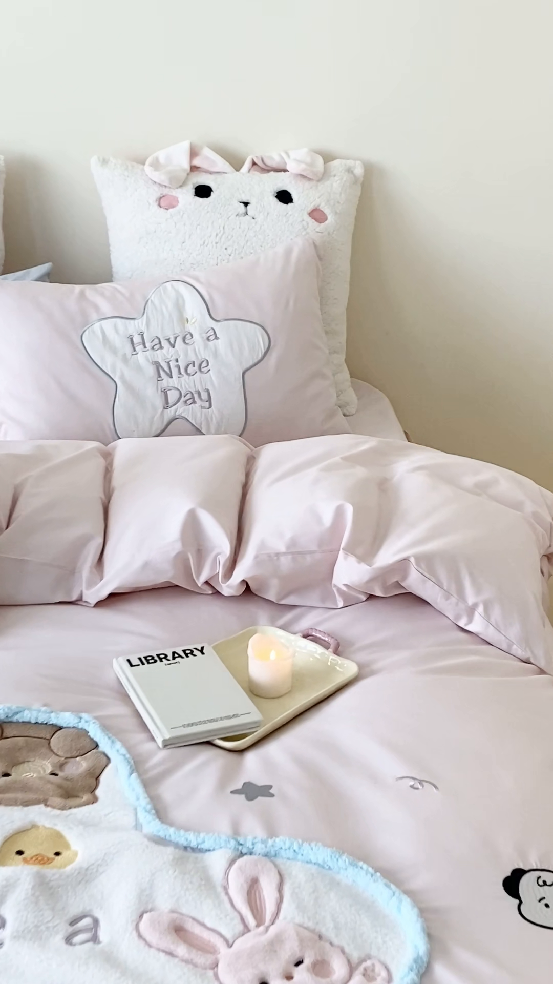 91家纺网 家纺一手货源 找家纺 （总）星野 2025新款40支斜纹全棉精致刺绣四件套-可爱小站(送抱枕)