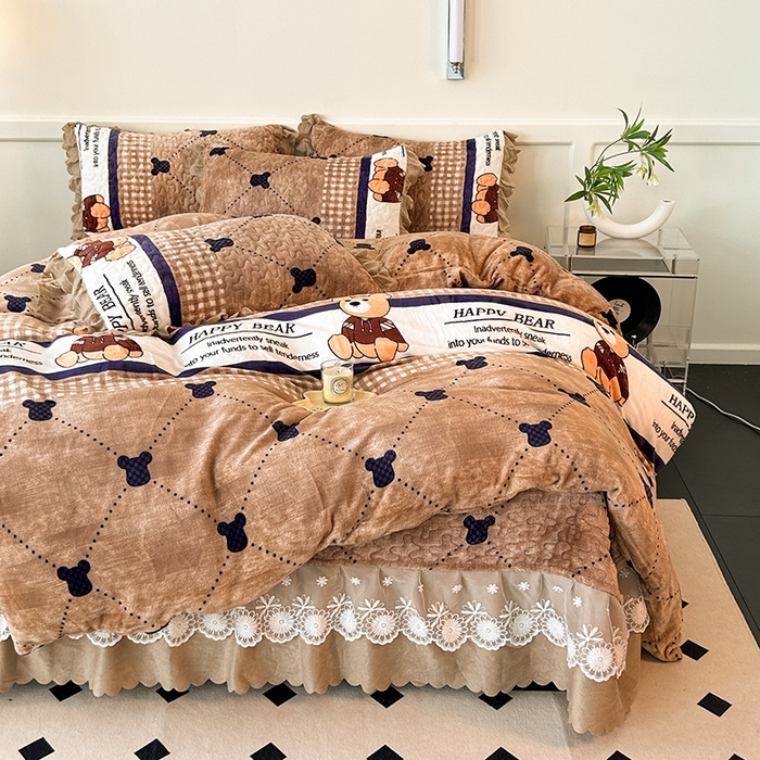91家纺网 家纺一手货源 找家纺 珍爱家纺 2025新款冬季加厚夹棉保暖牛奶绒蕾丝花边床盖床裙单件三件套双人四件套 宝贝熊