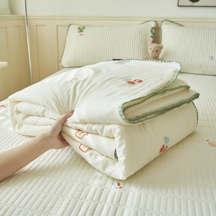 91家纺网 家纺一手货源 找家纺 子由家居 2025新款水洗邹邹纱小清新大豆纤维夏被被子被芯 夏被-樱桃