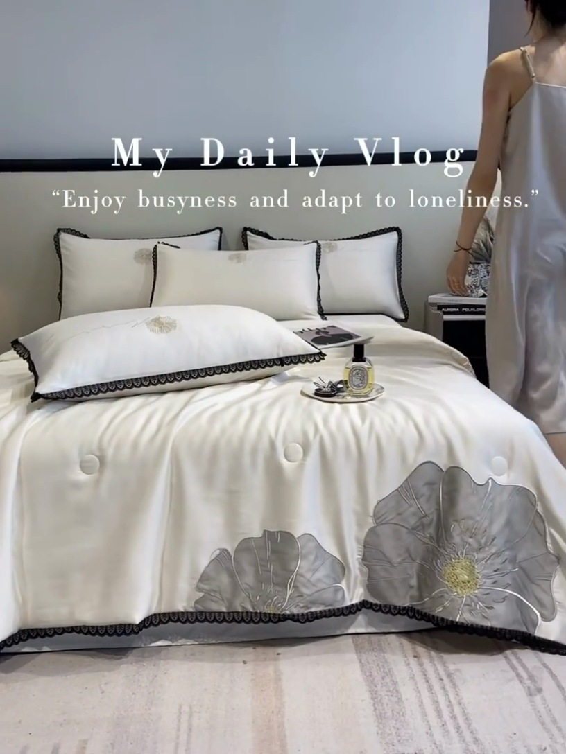 91家纺网 家纺一手货源 找家纺 子由家居 2025新款水洗真丝贴布绣花花边夏被四件套-太阳花 太阳花-本白