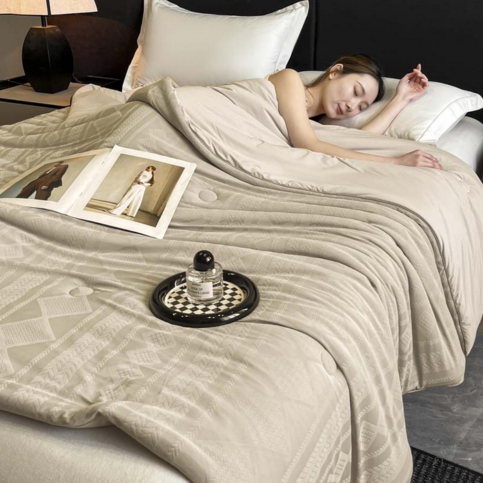 91家纺网 家纺一手货源 找家纺 子由家居 2025新款凉感丝浮雕提花大豆夏被被子被芯 菱形纹-香槟