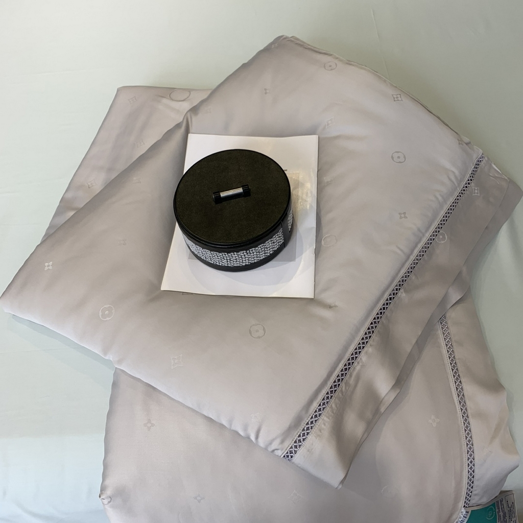 91家纺网 家纺一手货源 找家纺 奈萝家纺 2025新款60S天丝提花夏凉被空调被子被芯 典雅灰