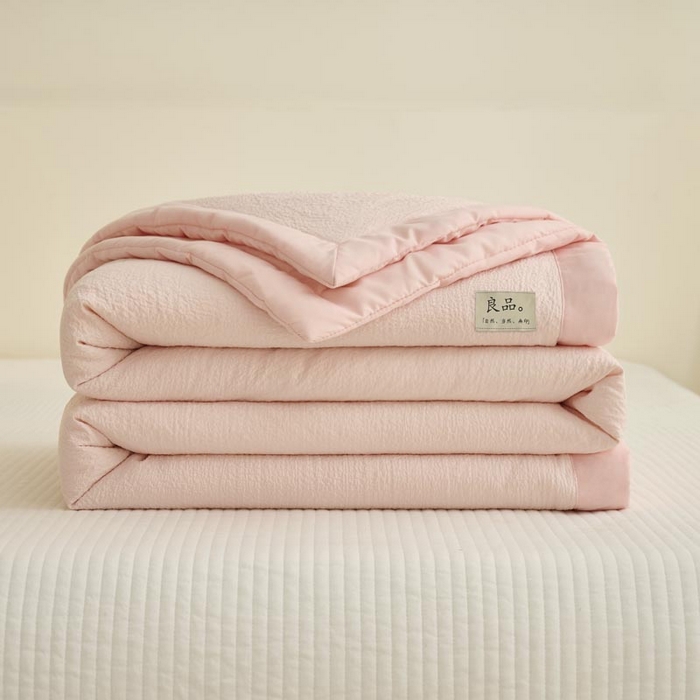 91家纺网 家纺一手货源 找家纺 子由家居 2025新款双层邹邹格大豆纤维夏被被子夏被 邹邹格-浅粉