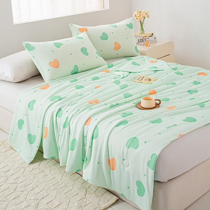 91家纺网 家纺一手货源 找家纺 欧雅搁家纺 2025新款3D数码印花有氨冷感冰激淋凉感丝夏被空调被大豆纤维被子夏凉被 满心欢喜