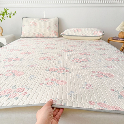 91家纺网 家纺一手货源 找家纺 悦织湾家纺 2025新款床单款乳胶席三件套印花纯色冰丝凉感夏凉席 粉色花