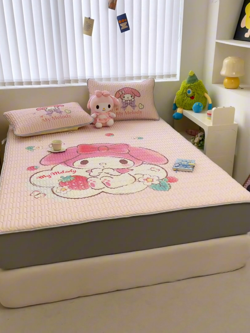 91家纺网 家纺一手货源 找家纺 米帛2025新款大版三丽鸥乳胶凉席-床笠款 草莓美乐蒂