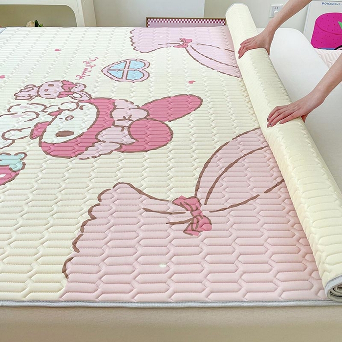 91家纺网 家纺一手货源 找家纺 米帛家纺2025新款大版三丽鸥乳胶凉席-绑带款 窗帘美乐蒂