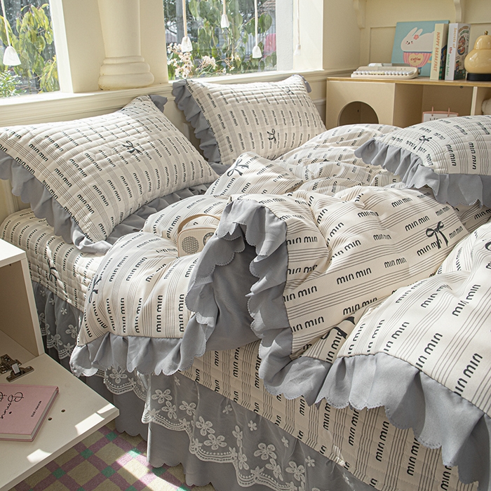 91家纺网 家纺一手货源 找家纺 珍爱家纺 2025新款A类针织棉双层纱夹棉床盖床裙花边单件三件四件套 min-灰