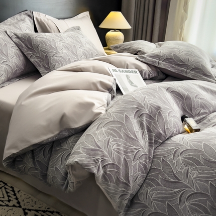 91家纺网 家纺一手货源 找家纺 倾慕家纺 2025新款60S提花全棉单品被套 摩登森林紫灰