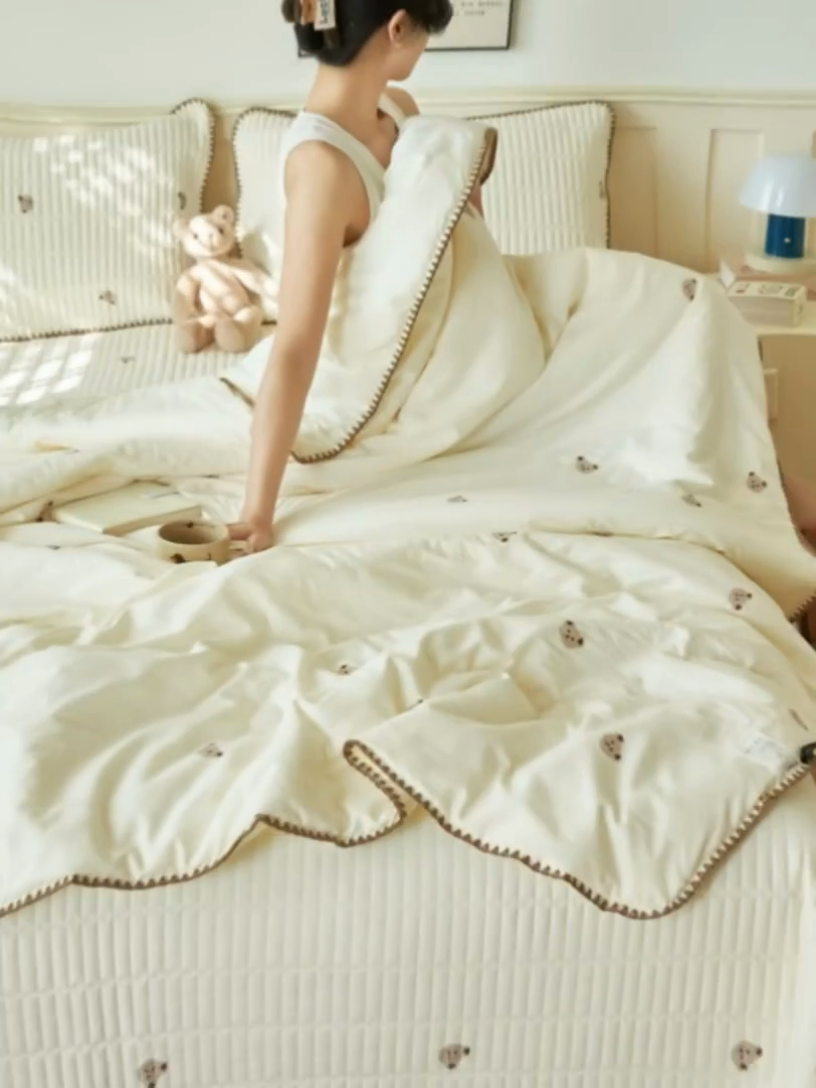91家纺网 家纺一手货源 找家纺 子由家居 2025新款水洗邹邹纱小清新大豆纤维夏被被子被芯 夏被-小熊