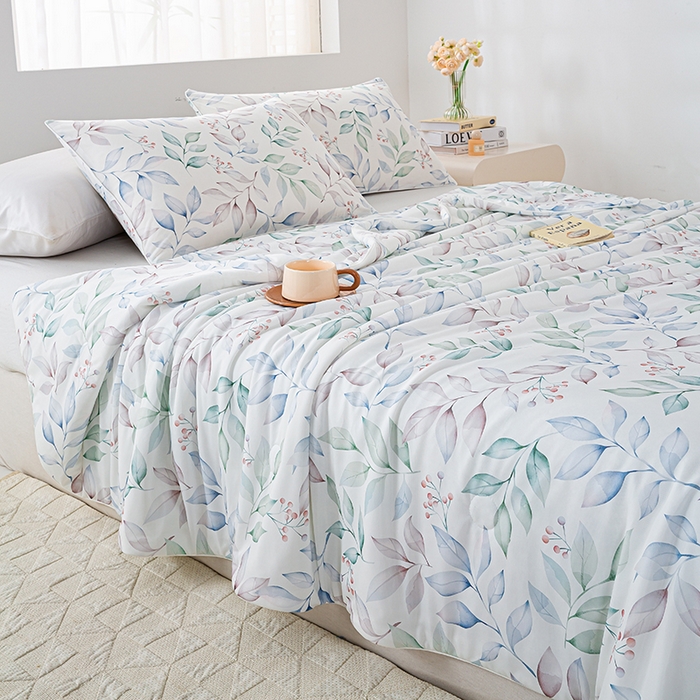 91家纺网 家纺一手货源 找家纺 欧雅搁家纺 2025新款3D数码印花有氨冷感冰激淋凉感丝夏被空调被大豆纤维被子夏凉被 叶柔苏夏