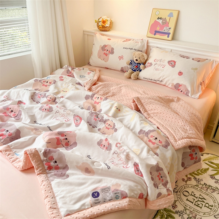 91家纺网 家纺一手货源 找家纺 盛秋家纺 2026新款A类水洗棉豆豆夏被系列 情侣猫+奶油粉