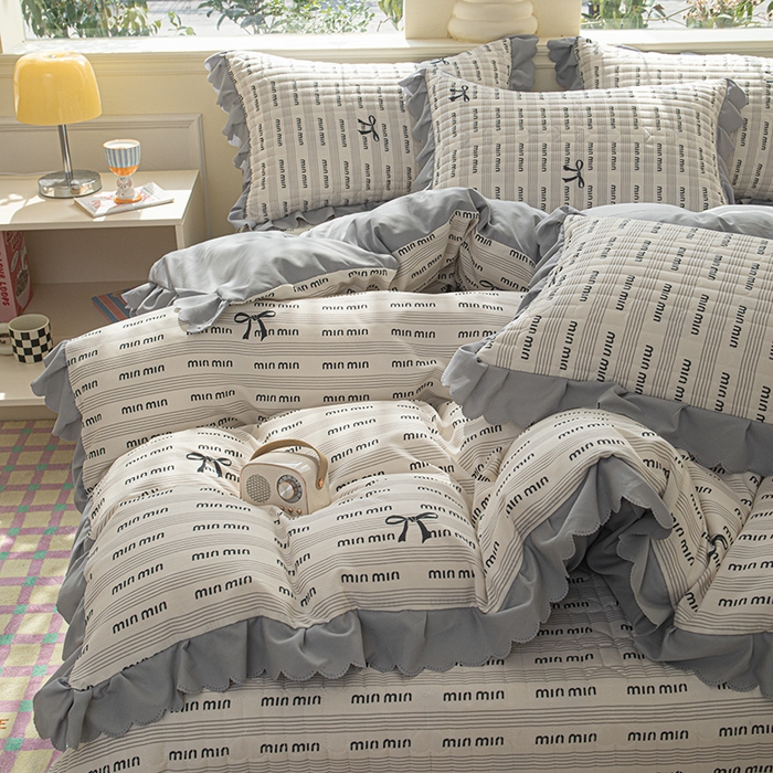 91家纺网 家纺一手货源 找家纺 珍爱家纺 2025新款A类针织棉双层纱夹棉床盖床裙花边单件三件四件套 min-灰