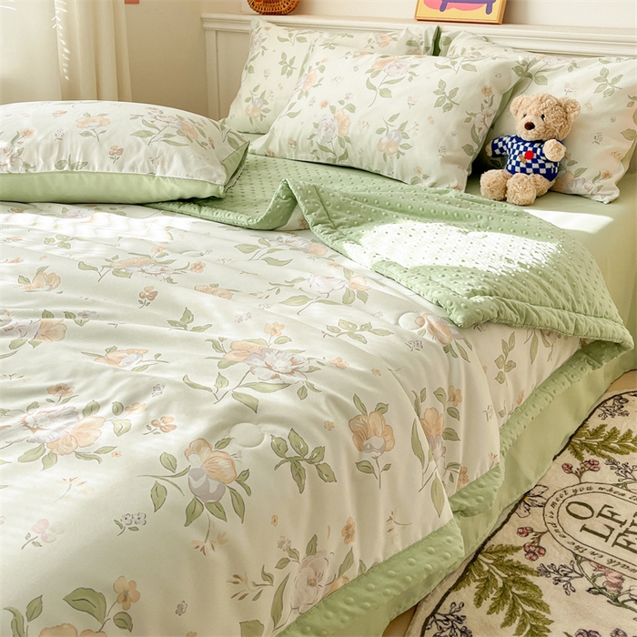 91家纺网 家纺一手货源 找家纺 盛秋家纺 2026新款A类水洗棉豆豆夏被系列 铃兰+灰绿