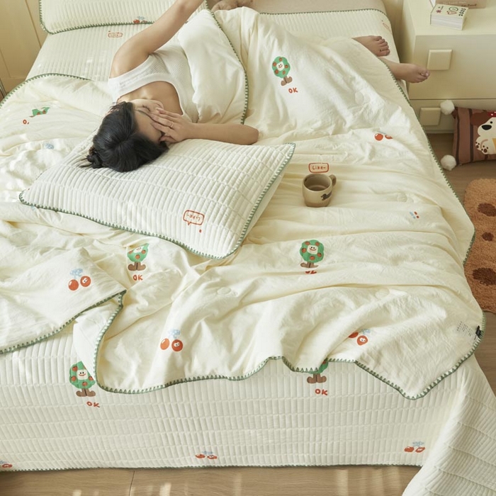 91家纺网 家纺一手货源 找家纺 子由家居 2025新款水洗邹邹纱小清新大豆纤维夏被被子被芯 夏被-樱桃