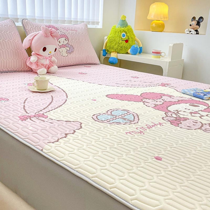 91家纺网 家纺一手货源 找家纺 米帛2025新款大版三丽鸥乳胶凉席-床笠款 窗帘美乐蒂