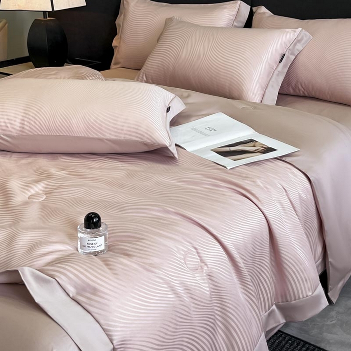 91家纺网 家纺一手货源 找家纺 子由家居 2025新款水洗真丝曲线银丝提花夏被四件套 银丝提花-豆沙