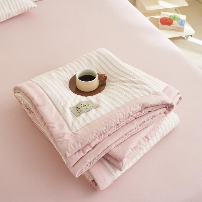 91家纺网 家纺一手货源 找家纺 子由家居 2025新款色织条纹提花大豆夏被四件套 色织条纹-浅粉
