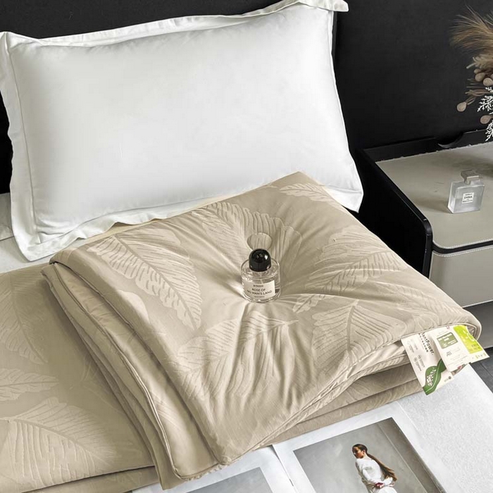 91家纺网 家纺一手货源 找家纺 子由家居 2025新款凉感丝浮雕提花大豆夏被被子被芯 枫叶-香槟