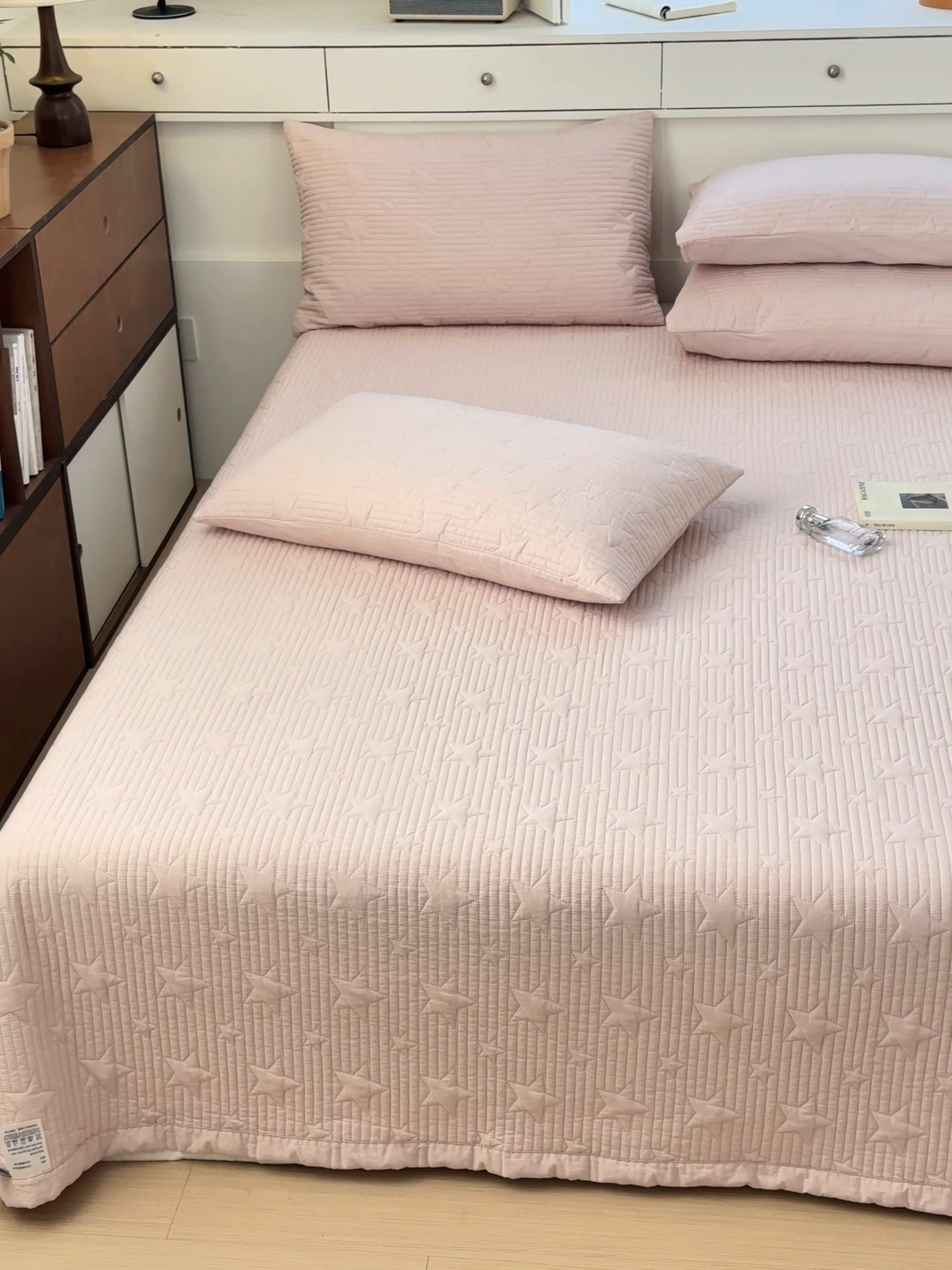 91家纺网 家纺一手货源 找家纺 （总）漫调2025新款双面全棉砂洗水洗星星绗缝多功能夏被床盖三件套