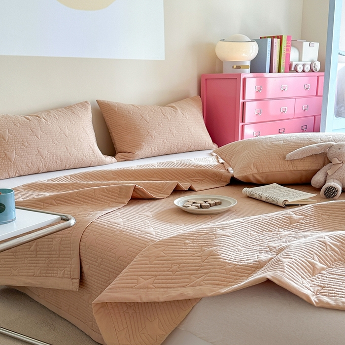 91家纺网 家纺一手货源 找家纺 漫调2025新款双面全棉砂洗水洗星星绗缝床盖三件套多功能夏被 繁星咖