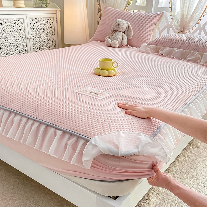 91家纺网 家纺一手货源 找家纺 眠势力 2025新款华夫格花边床笠豆豆凉席款夏季凉感床垫保护套 （提供买家秀） 奶油粉