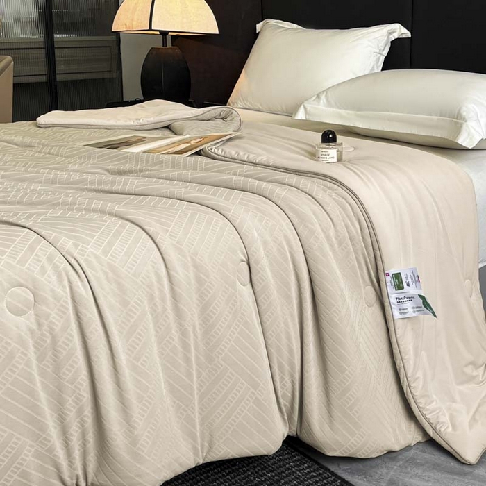 91家纺网 家纺一手货源 找家纺 子由家居 2025新款凉感丝浮雕提花大豆夏被被子被芯 经典格-香槟