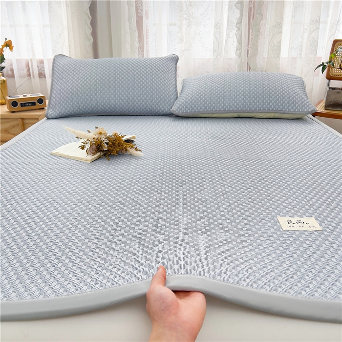 91家纺网 家纺一手货源 找家纺 喜居 2025新款无印风豆豆席宽边平席冰豆豆凉豆豆凉席 夏夜蓝