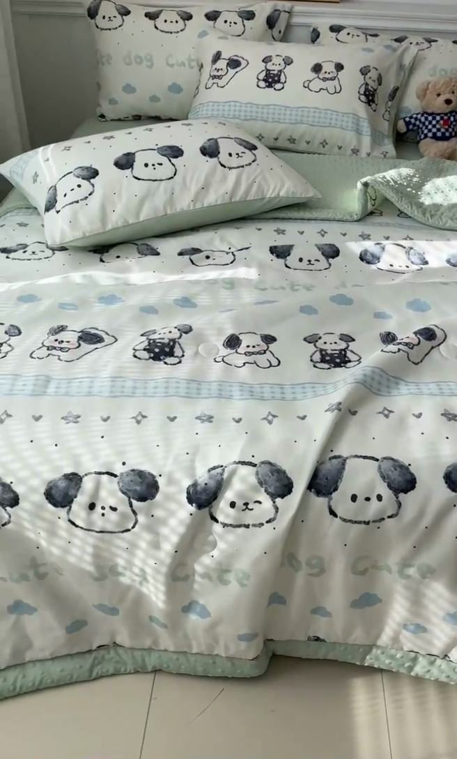 91家纺网 家纺一手货源 找家纺 盛秋家纺 2026新款A类水洗棉豆豆夏被系列 欢乐狗+灰绿