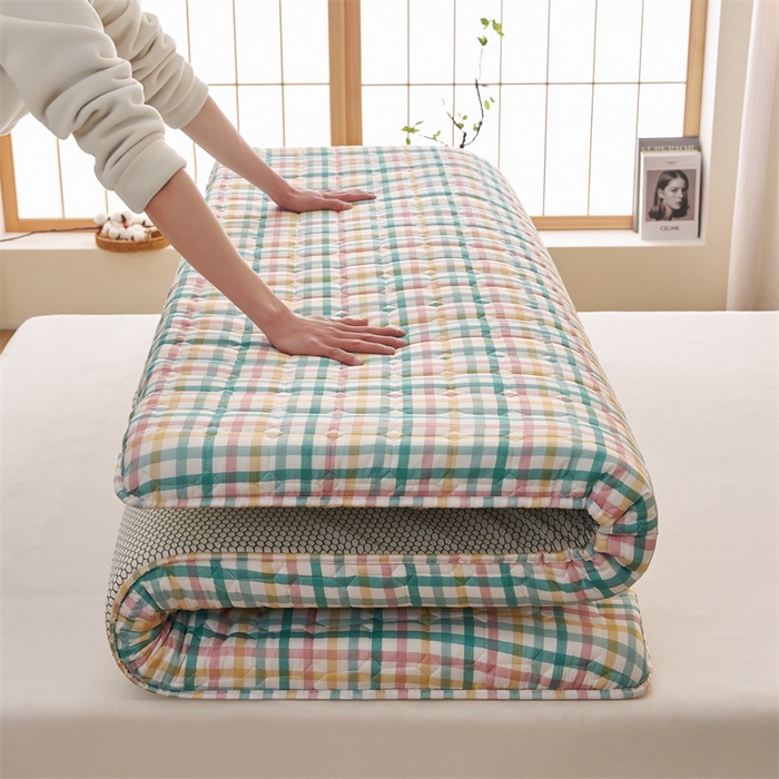 91家纺网 家纺一手货源 找家纺 艺博床垫 2025新款水洗棉棉花床垫成人款 冰淇淋格