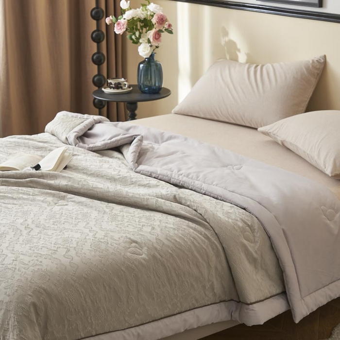 91家纺网 家纺一手货源 找家纺 子由家居 2025新款水洗浮雕大豆被被子被芯 法式浮雕-雅灰