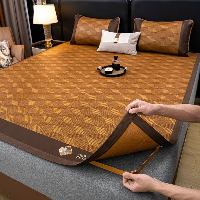 91家纺网 家纺一手货源 找家纺 81号家纺 2025新款古藤席三件套凉席三件套 古藤席-菱格咖