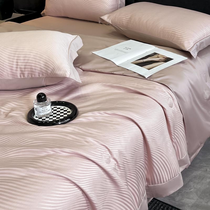 91家纺网 家纺一手货源 找家纺 子由家居 2025新款水洗真丝曲线银丝提花夏被四件套 银丝提花-豆沙