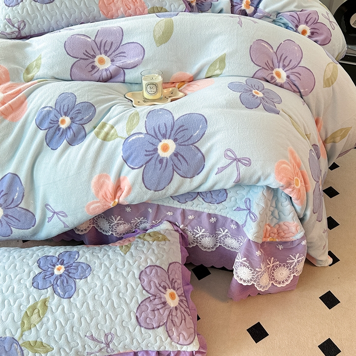 91家纺网 家纺一手货源 找家纺 珍爱家纺 2025新款冬季加厚夹棉保暖牛奶绒蕾丝花边床盖床裙单件三件套双人四件套 梦境花园