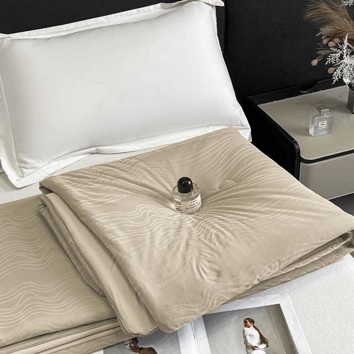 91家纺网 家纺一手货源 找家纺 子由家居 2025新款凉感丝浮雕提花大豆夏被被子被芯 曲线纹-香槟