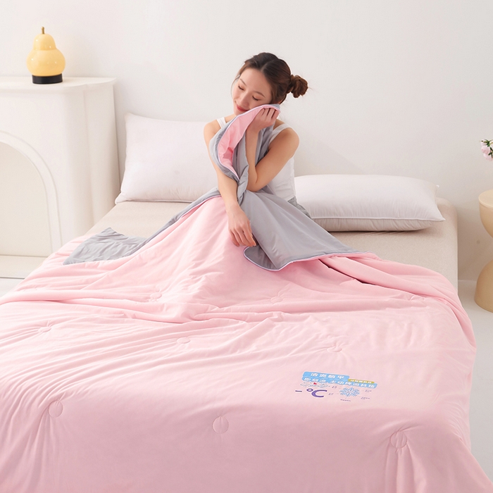 91家纺网 家纺一手货源 找家纺 优布加2025新款亲肤舒适凉感丝夏被夏凉被空调被 冰凉粉灰