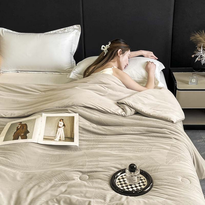 91家纺网 家纺一手货源 找家纺 子由家居 2025新款凉感丝浮雕提花大豆夏被被子被芯 枫叶-香槟