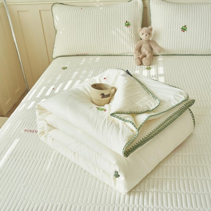 91家纺网 家纺一手货源 找家纺 子由家居 2025新款水洗邹邹纱小清新大豆纤维夏被被子被芯 夏被-圣诞树
