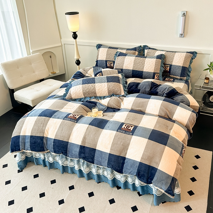 91家纺网 家纺一手货源 找家纺 珍爱家纺 2025新款冬季加厚夹棉保暖牛奶绒蕾丝花边床盖床裙单件三件套双人四件套 蓝大格