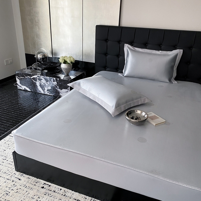 91家纺网 家纺一手货源 找家纺 由有家居 2025新款A类轻奢高精密7A抗菌色织可水洗冰丝床笠款凉席三件套 星球