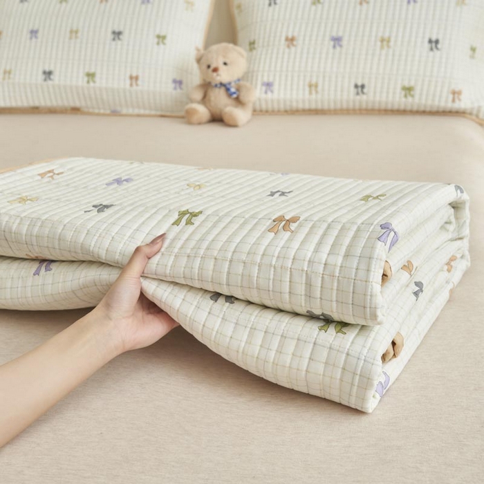 91家纺网 家纺一手货源 找家纺 子由家居 2025新款纯棉印花夹棉床盖 纯棉床盖-蝶恋花