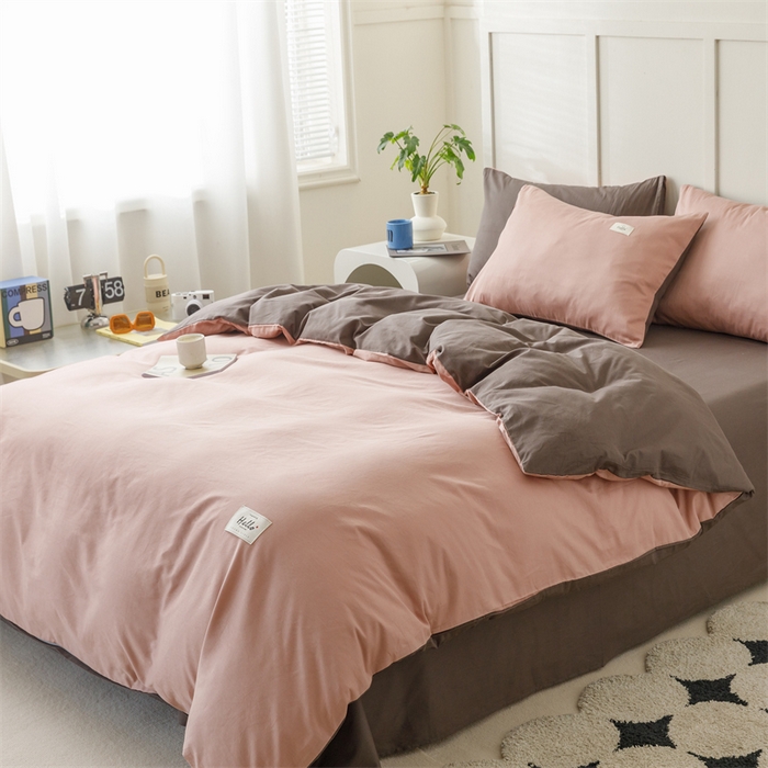 91家纺网 家纺一手货源 找家纺 798家纺 2026新款全棉13070纯色双拼系列四件套场景一 豆沙+深灰