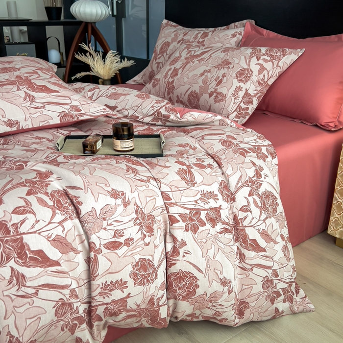 91家纺网 家纺一手货源 找家纺 倾慕家纺 2025新款60S提花全棉单品被套 洛丽塔红