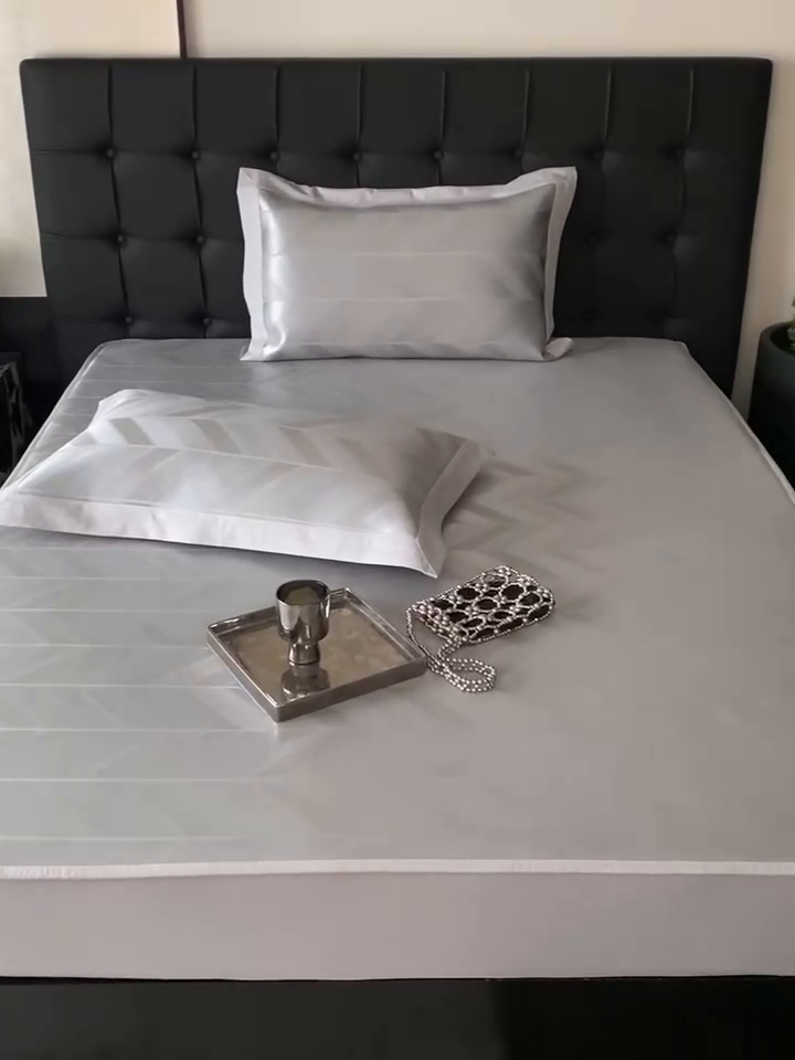 91家纺网 家纺一手货源 找家纺 由有家居 2025新款A类轻奢高精密7A抗菌色织可水洗冰丝床笠款凉席三件套 洛可