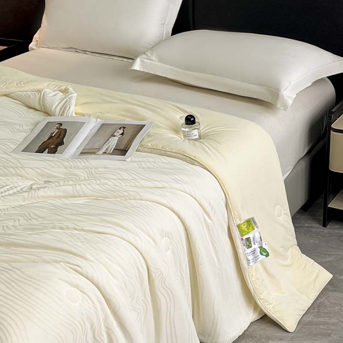 91家纺网 家纺一手货源 找家纺 子由家居 2025新款凉感丝浮雕提花大豆夏被被子被芯 曲线纹-米白