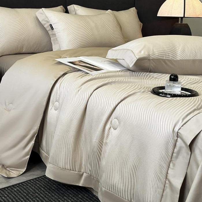 91家纺网 家纺一手货源 找家纺 子由家居 2025新款水洗真丝曲线银丝提花夏被四件套 银丝提花-香槟色